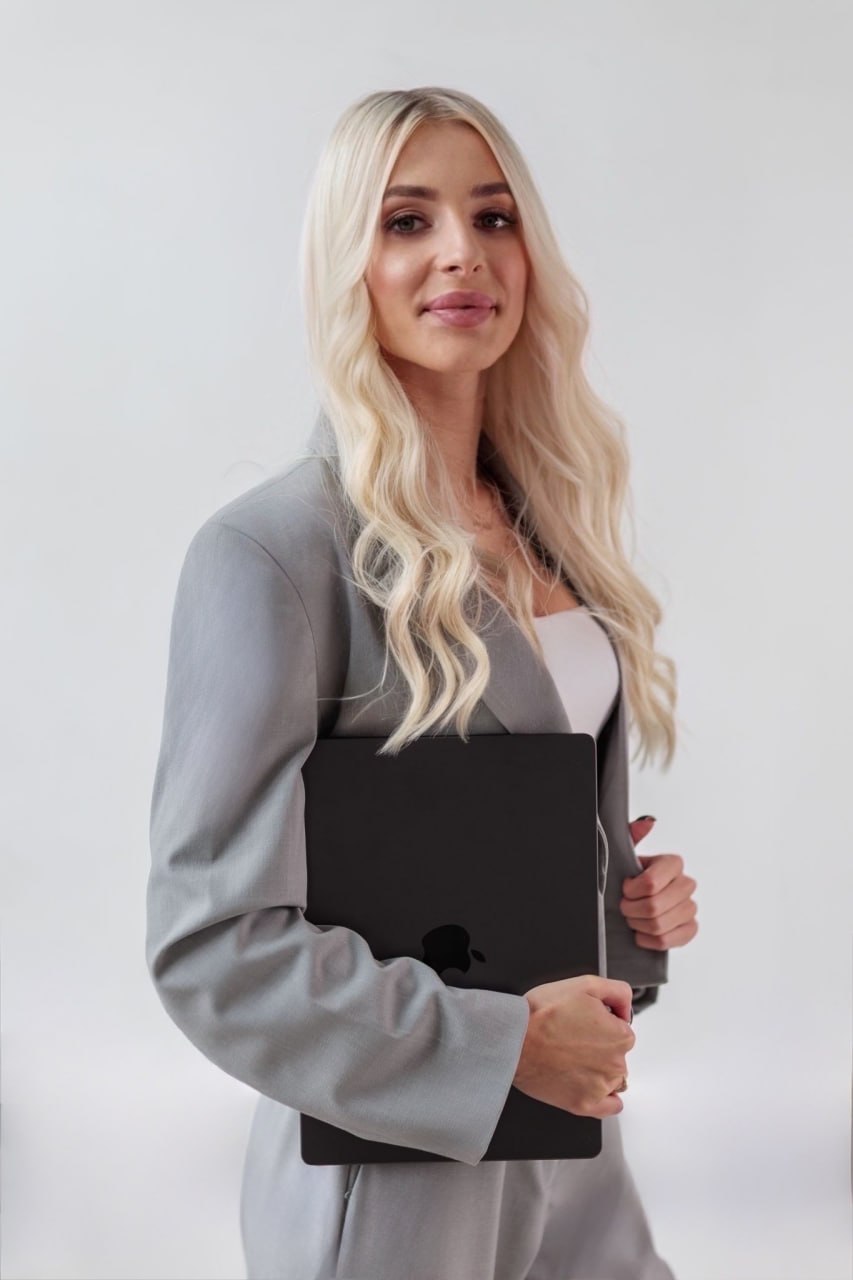Weronika — Social Media Manager